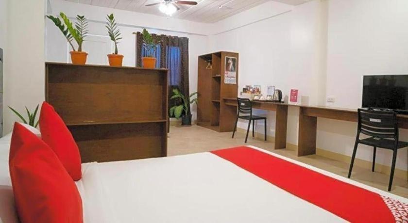 Oyo 150 Davao Airport View Hotel Екстериор снимка