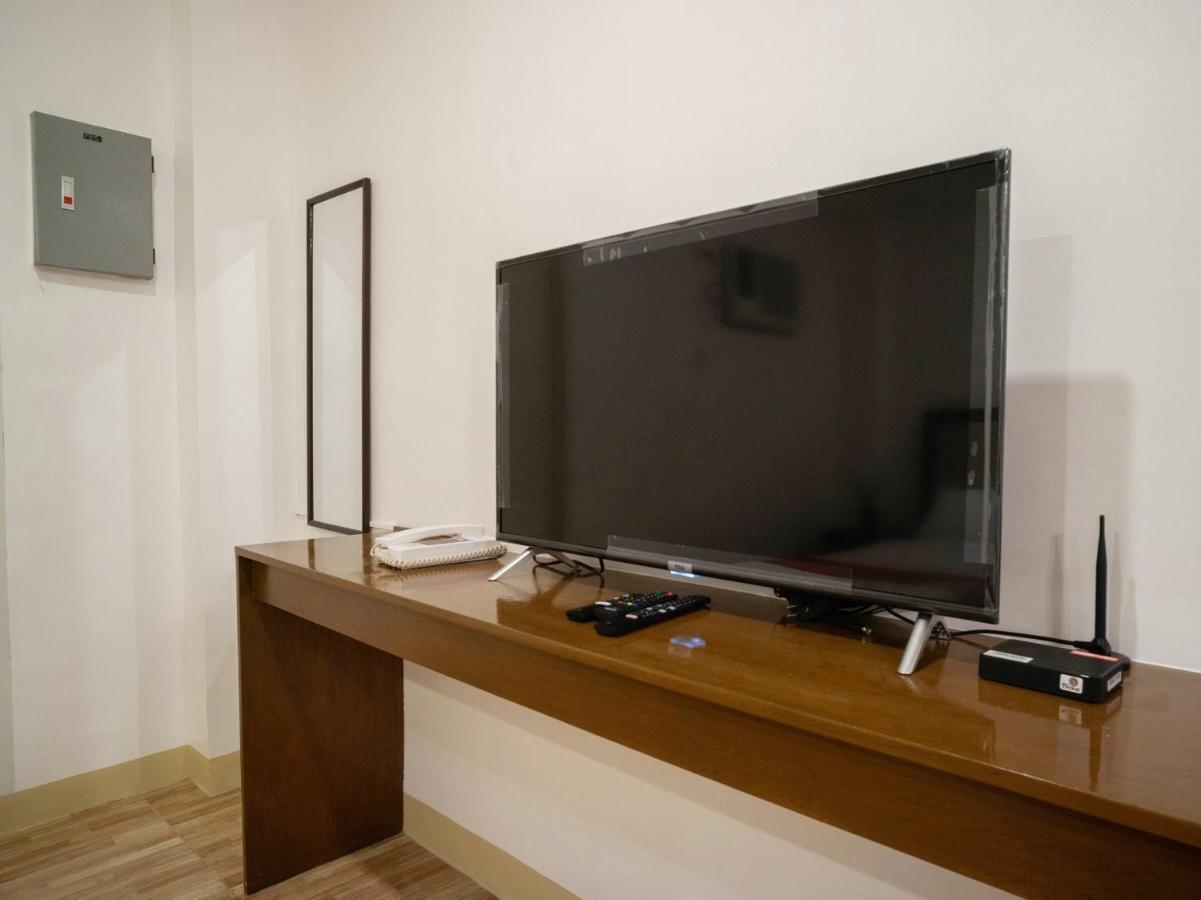 Oyo 150 Davao Airport View Hotel Екстериор снимка