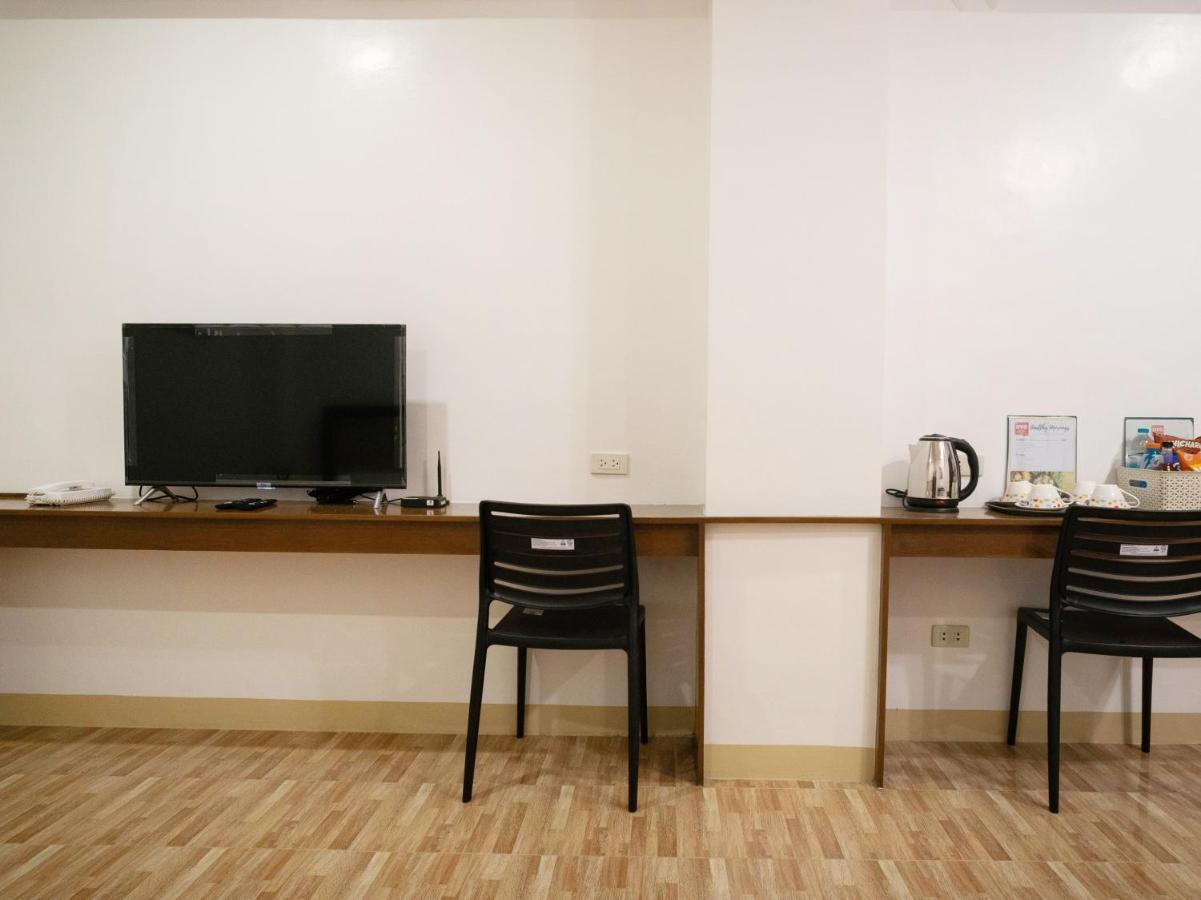 Oyo 150 Davao Airport View Hotel Екстериор снимка